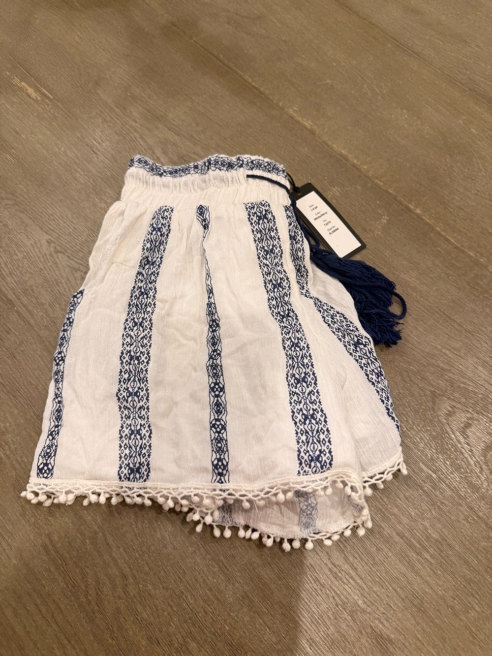 NWT! Romeo & Juliet Couture White and Navy Mini Shorts